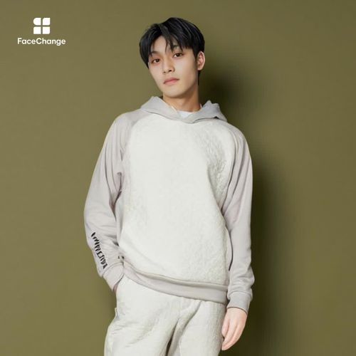 新品タグ付 VIVA HEART ビバハート パーカー 42 新品タグ付 VIVA HEART