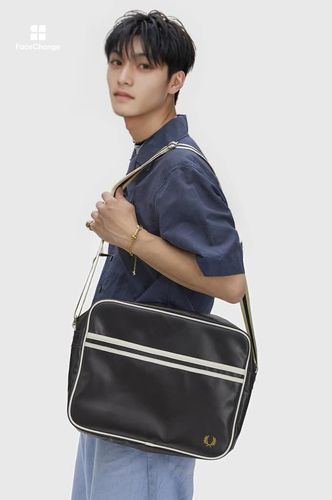 Classic Shoulder Bag(1SZ D57：BLACK / ECRU): | FRED PERRY JAPAN