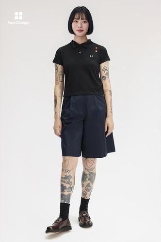 Amy Winehouse Embroidered Detail Polo Shirt(10 102：BLACK): | FRED