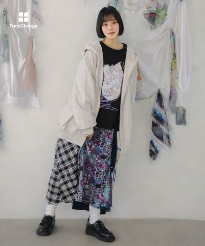 153657：花蝶柄スカ子箔プリントロゴパーカーの通販-ScoLar