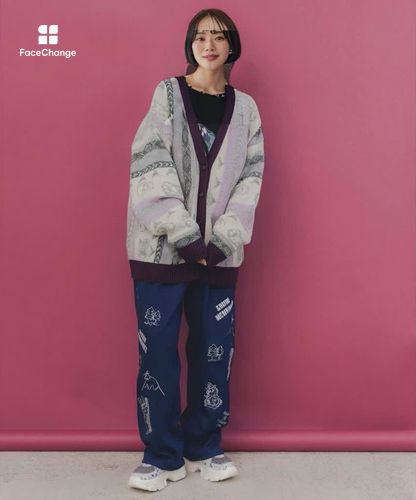 353127：落書き調Parityキャラジャガード3Dニットカーディガンの通販