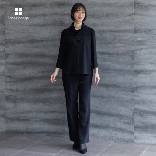 軽い着心地のパンツスーツ 11号・ブラック｜東京ソワールオンライン