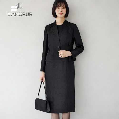 ランバン  フォーマルスーツ　42 black-hair-bob-with-bangs.jpg