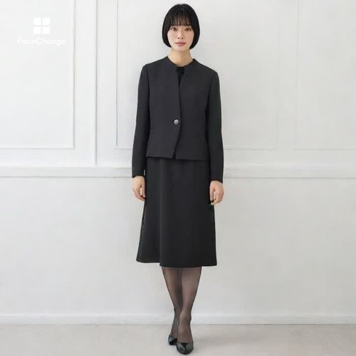 サテンパイピングがポイントのアンサンブル 9号・ブラック｜東京