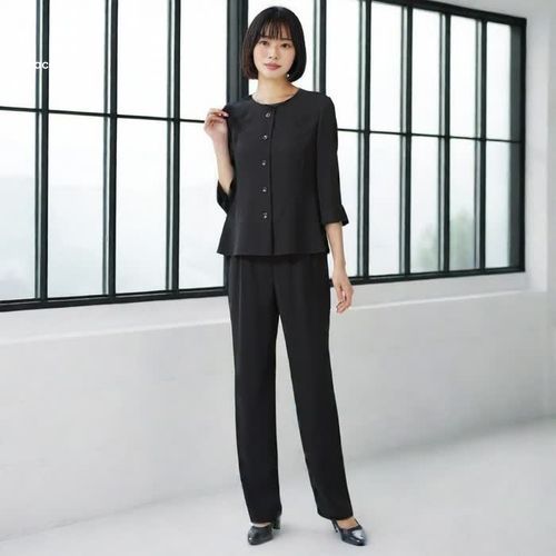 シルエット美人のノーカラーブラウス 15号・ブラック｜東京ソワール