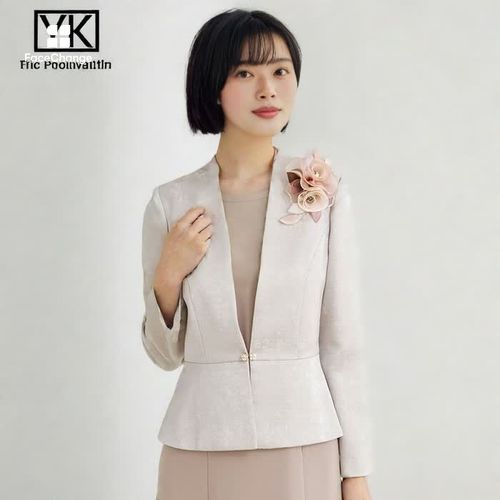 ジャカードとサテン素材のエレガントなロングドレス 9号・ベージュ