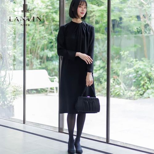 ギャザーデザインの口金バッグ・ブラック｜東京ソワールオンラインストア