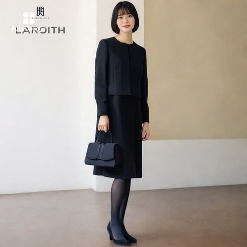 シンメトリーカーブのブラックバッグ ・ブラック｜東京ソワール