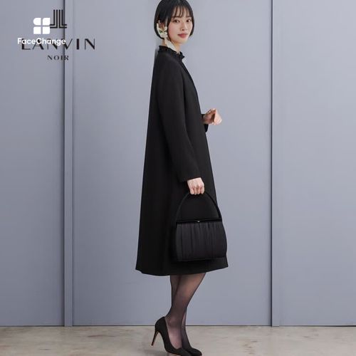 ギャザーデザインのブラックバッグ ・ブラック｜東京ソワール