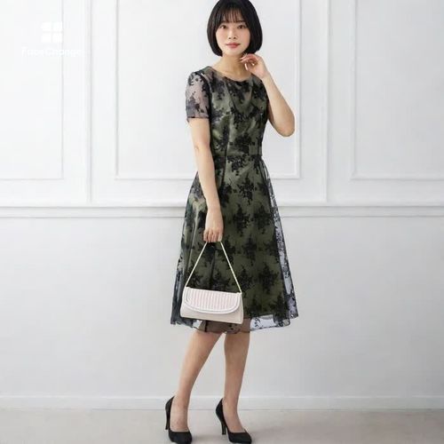 上品プリーツのフォーマルバッグ ・ベージュ｜東京ソワールオンライン